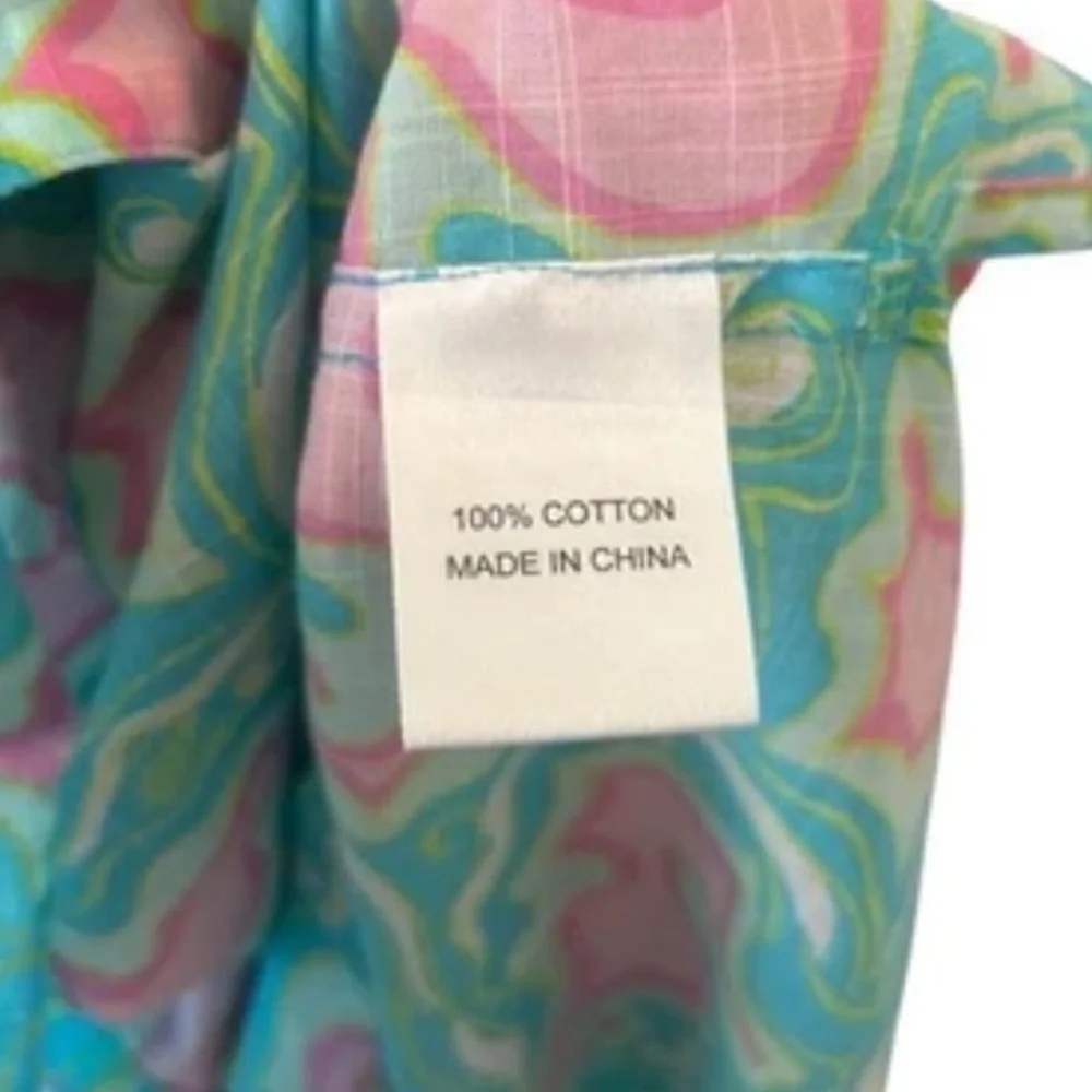 Lilly Pulitzer Resort fit button down 100% Cotton Seahorse Preppy Pink Green M